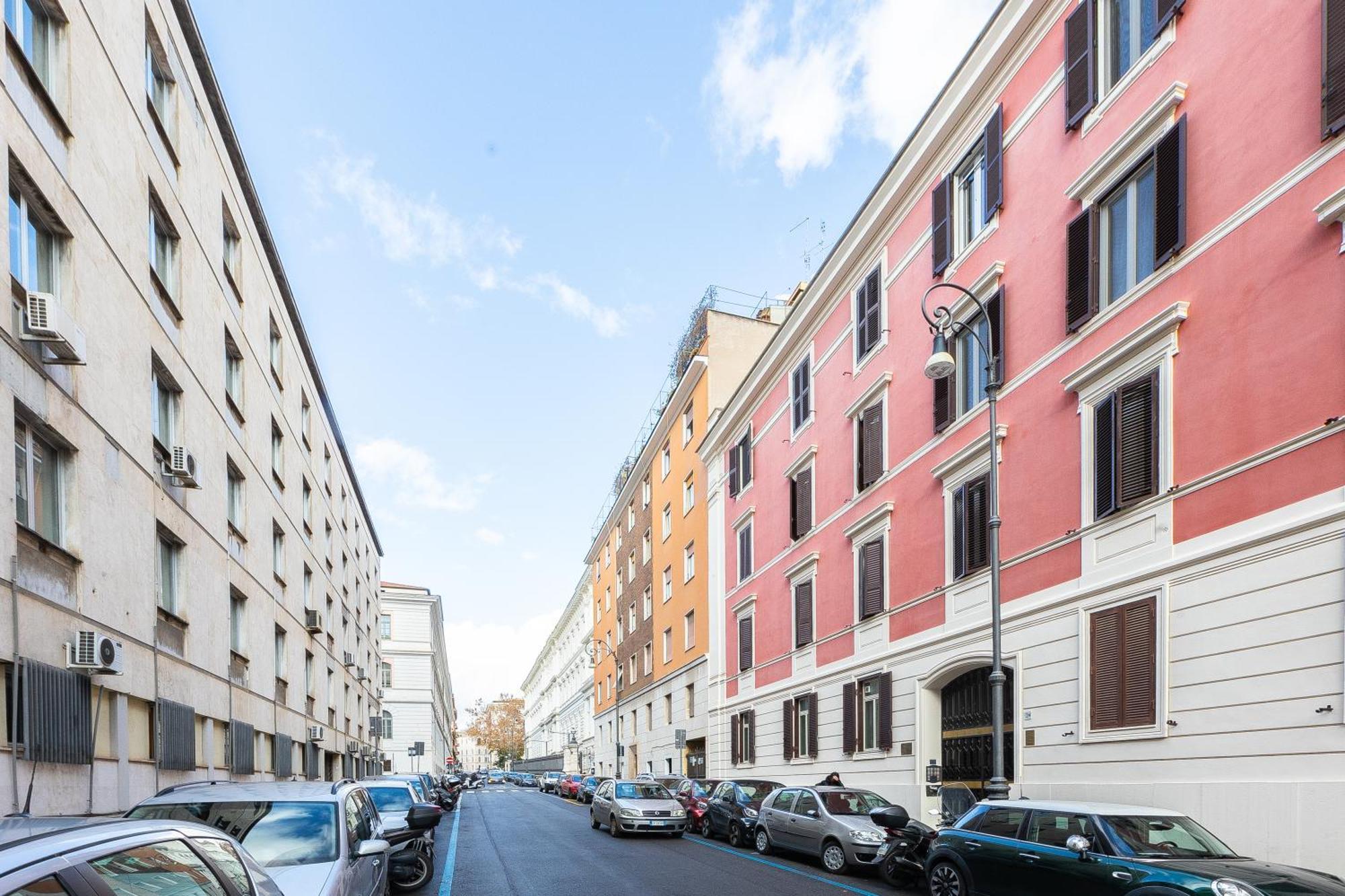 Ariosto's Luxury * Rom