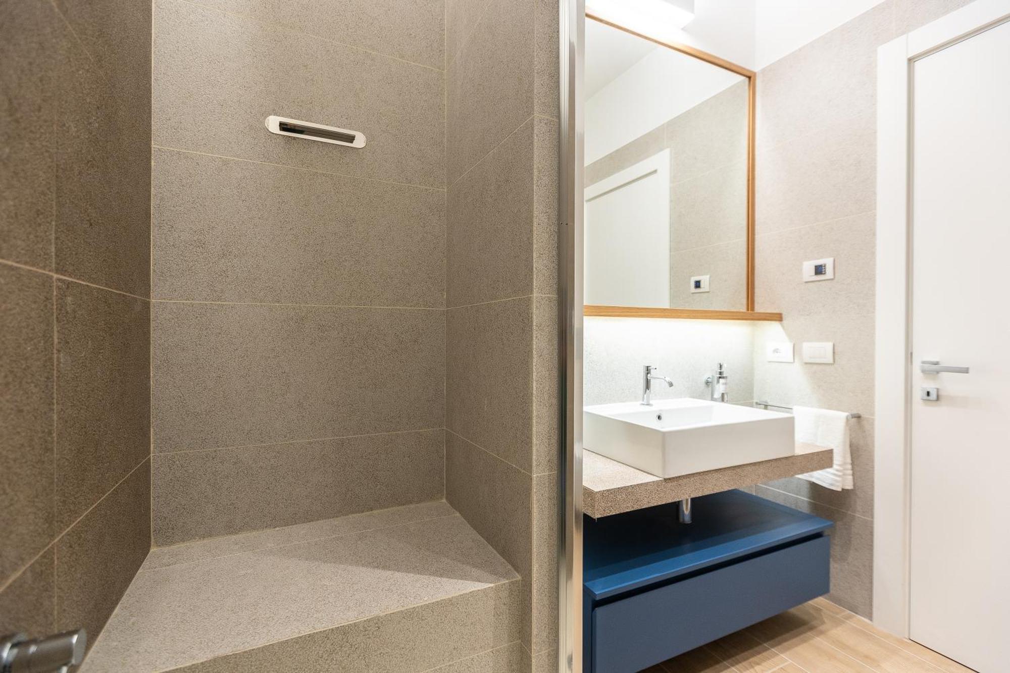 Ariosto's Luxury Rom
