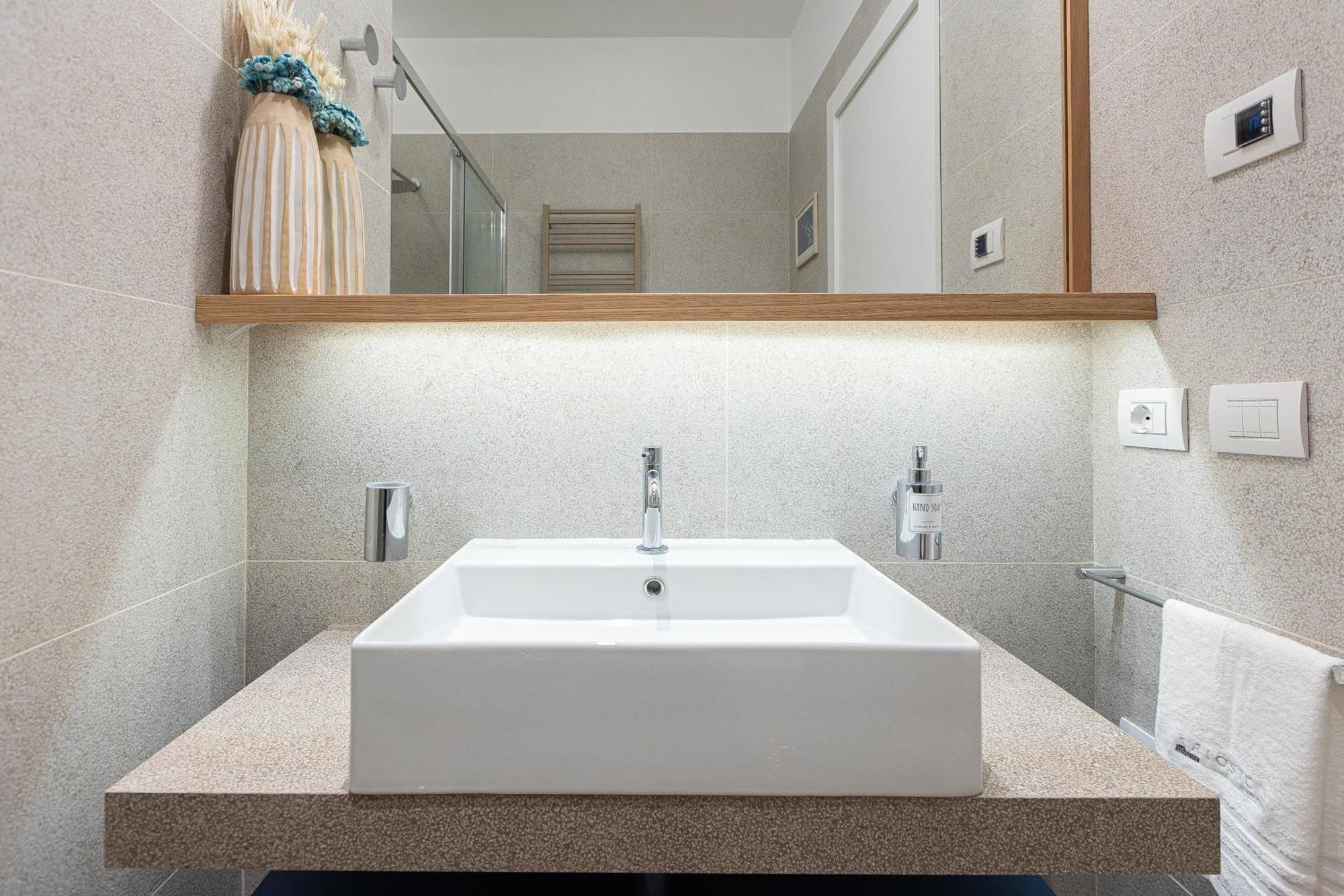 Ariosto's Luxury Rom