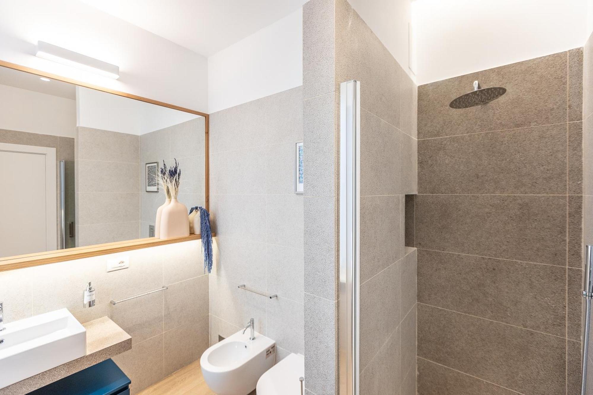 Ariosto's Luxury Rom